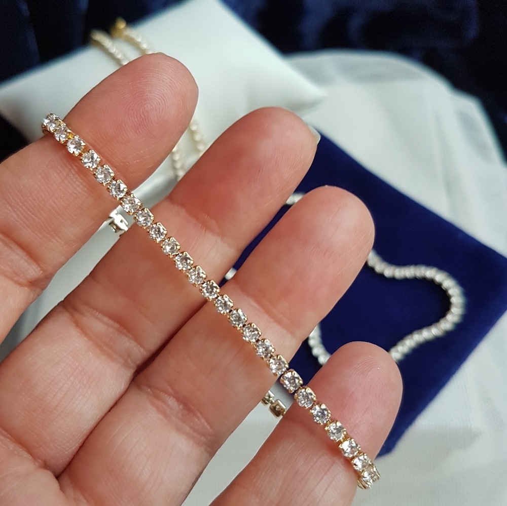 Swarovski Elements 18Gold Plated Delicate Tennis Bracelet NEW - Picture 3 of 17